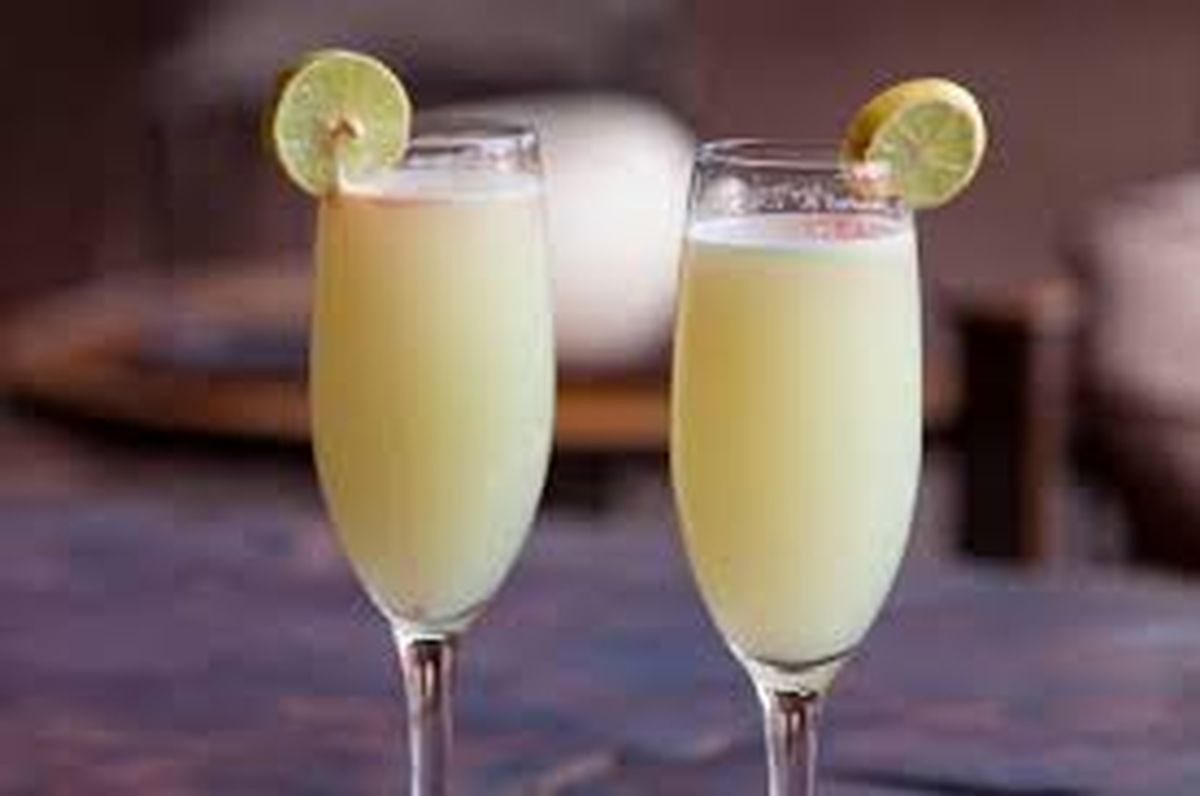 Tomar un pisco sour es una hermosa manera de comenzar el almuerzo. Tomar un pisco sour es una hermosa manera de comenzar el almuerzo.