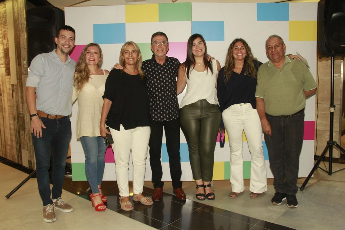 El equipo de Hipercerámico presente en la muestra. El equipo de Hipercerámico presente en la muestra. 