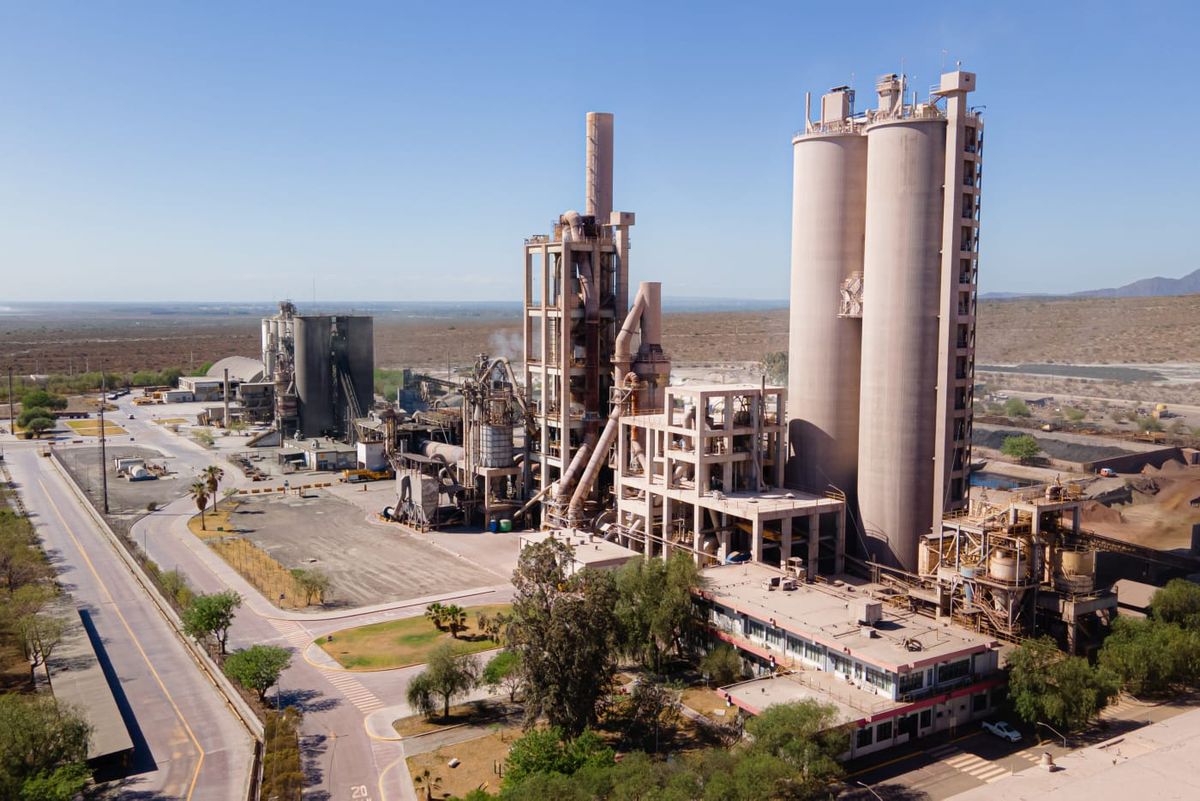 En la planta de Las Heras Holcim realizó una millonaria inversión para adaptar el fraccionamiento a la nueva bolsa de 25 kgs