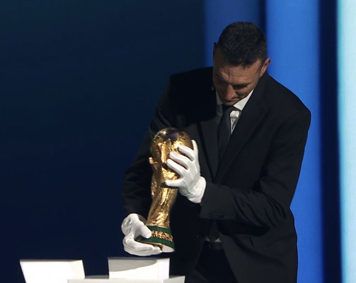 Lionel Scaloni entró con la Copa del Mundo y recordó la final de Qatar 2022