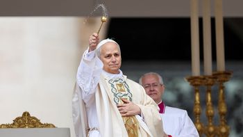 El mensaje del papa León XIV, quien bajo la lluvia presidió su primera misa de Navidad en el Vaticano El mensaje del papa León XIV, quien bajo la lluvia presidió su primera misa de Navidad en el Vaticano