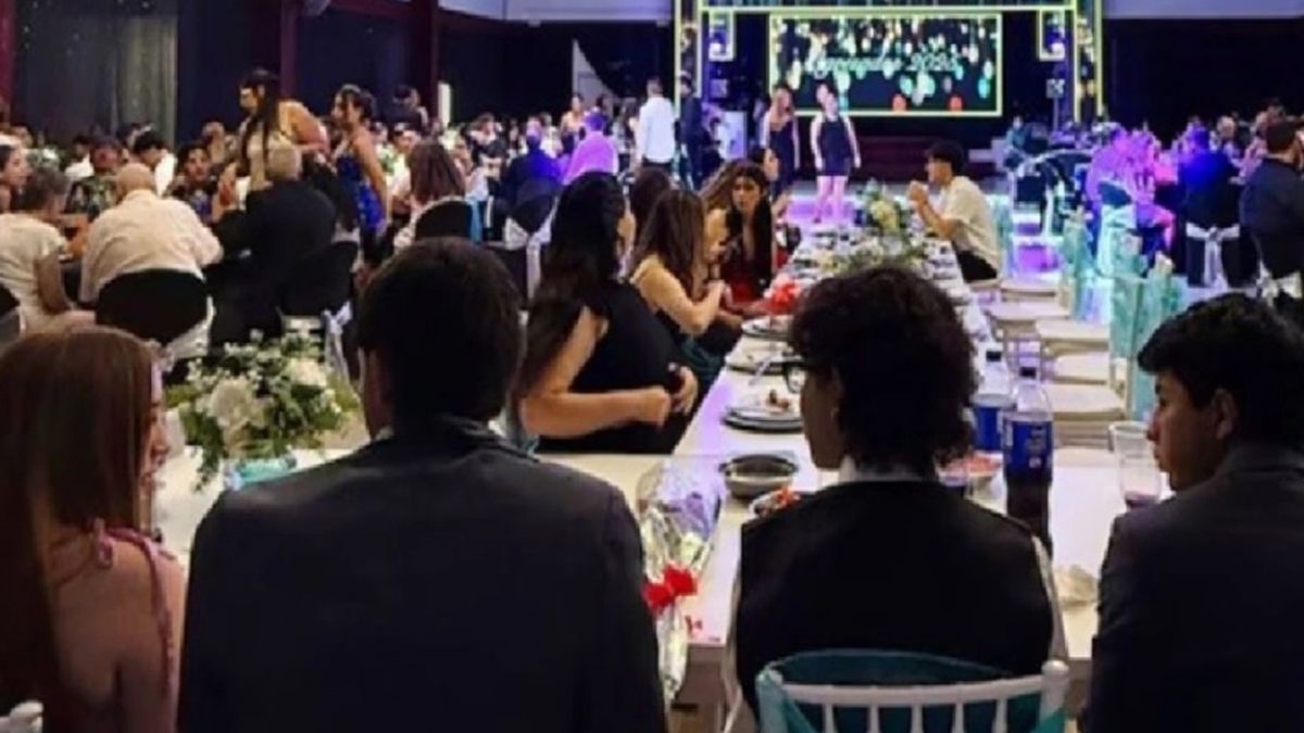 La madre de un alumno fue denunciada de quedarse con el dinero recaudado para la fiesta de egresados. La madre de un alumno fue denunciada de quedarse con el dinero recaudado para la fiesta de egresados.