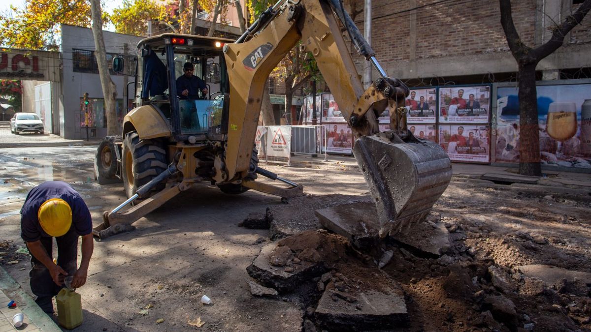 La Dirección de Regulación y Control de Agua y Saneamiento, el nuevo EPAS, tendrá la misión de controlar el servicio de AYSAM, cooperativas y municipios. La Dirección de Regulación y Control de Agua y Saneamiento, el nuevo EPAS, tendrá la misión de controlar el servicio de AYSAM, cooperativas y municipios.
