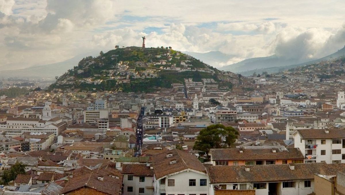 La ciudad única en el mundo construida sobre un volcán está en América del Sur