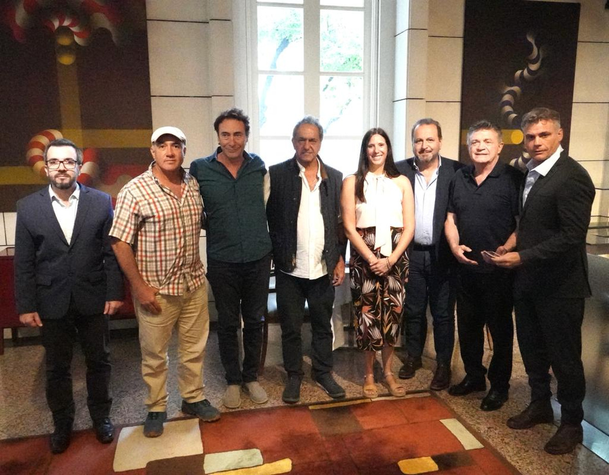 Daniel Scioli se reunió con productores de ajo y políticos oficialistas en la Vendimia 2023.