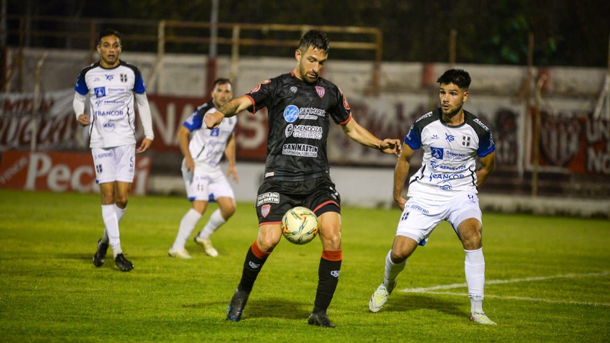 San Martín no pudo con Atenas de Río IV y sumó su tercera derrota al hilo. Foto: Martín Pravata