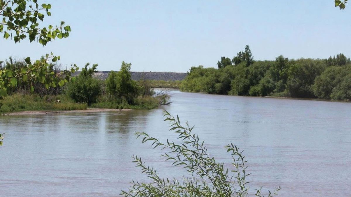El río Desaguadero desemboca en el Colorado. El río Desaguadero desemboca en el Colorado.