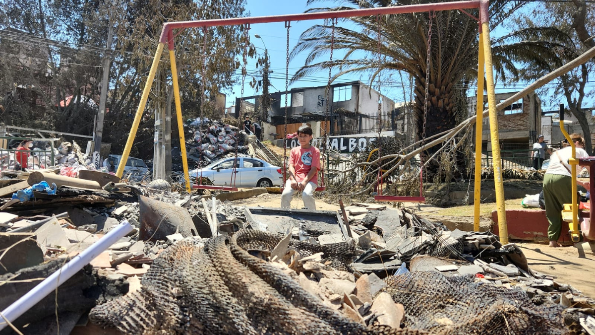 Más de 15.000 viviendas quedaron destruidas como consecuencia de los incendios forestales en Valparaíso y Viña del Mar.