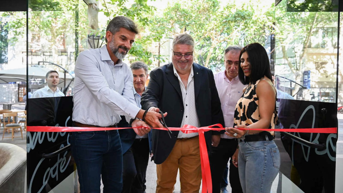 Ulpiano Suarez opened the new ACA Café, a space that was closed during the pandemic