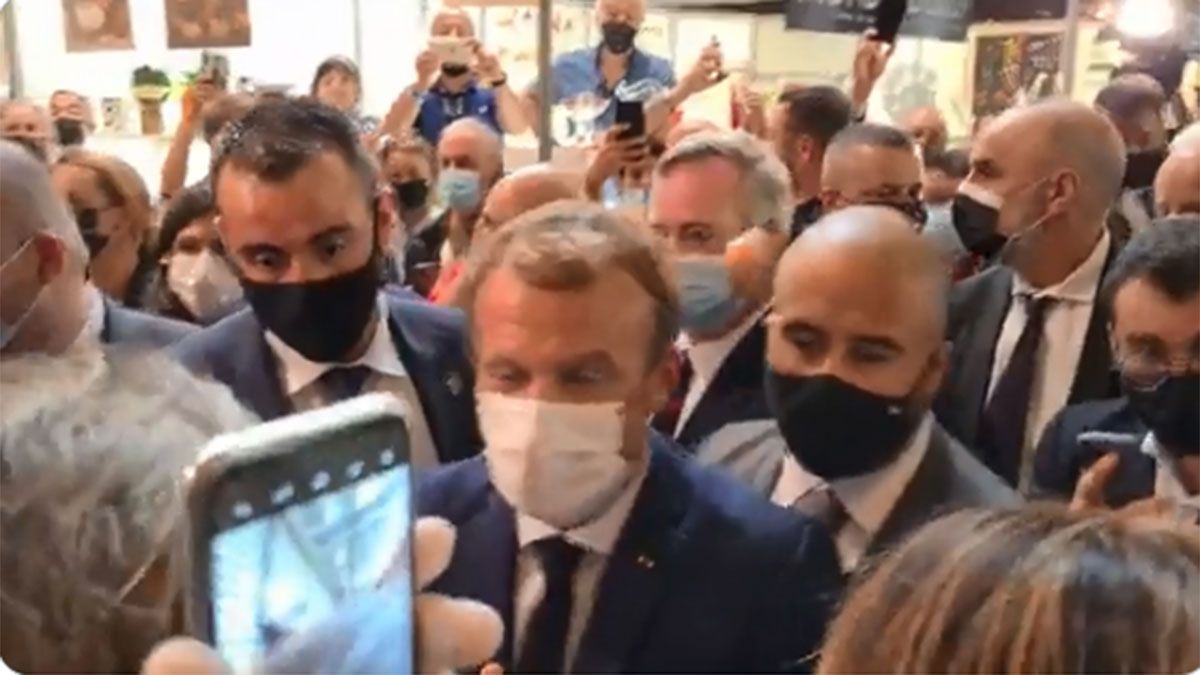 Macron recibió el impacto de un huevo: