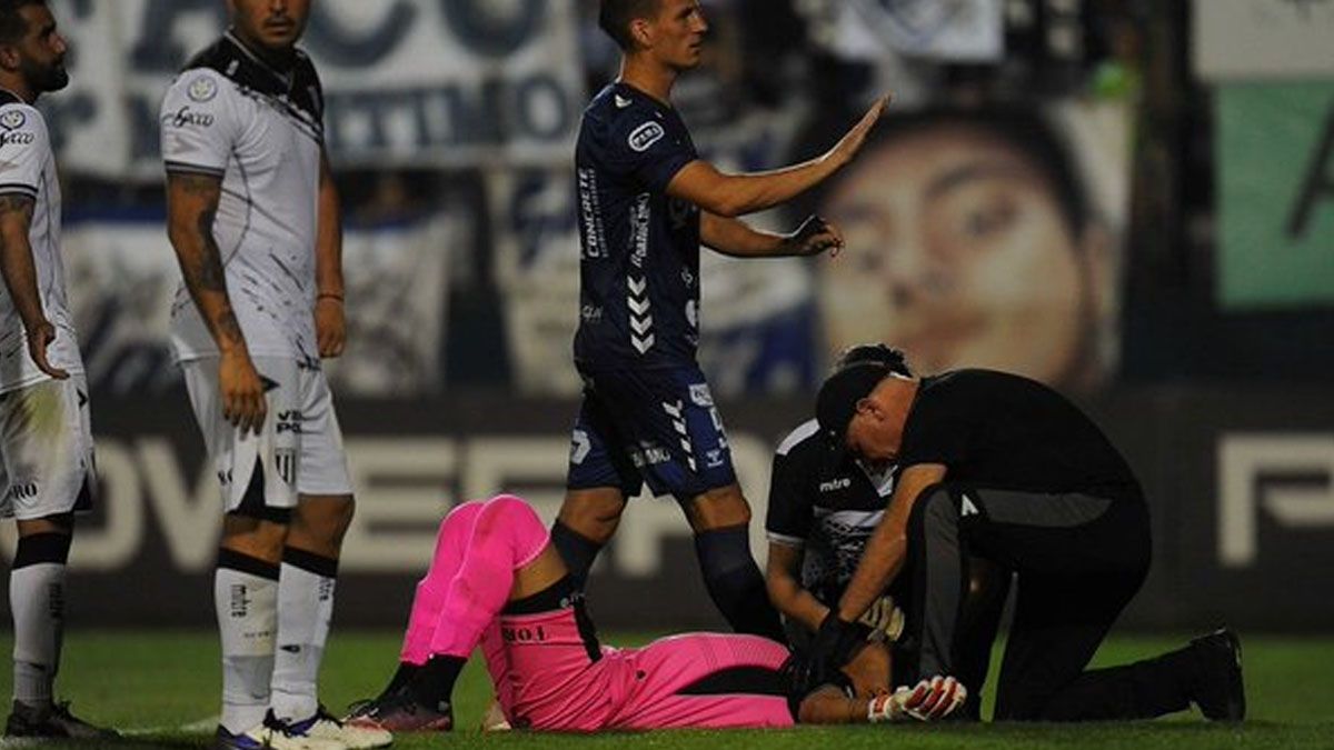 La agresión a Olivera hizo suspender el partido entre el Lobo y Quilmes