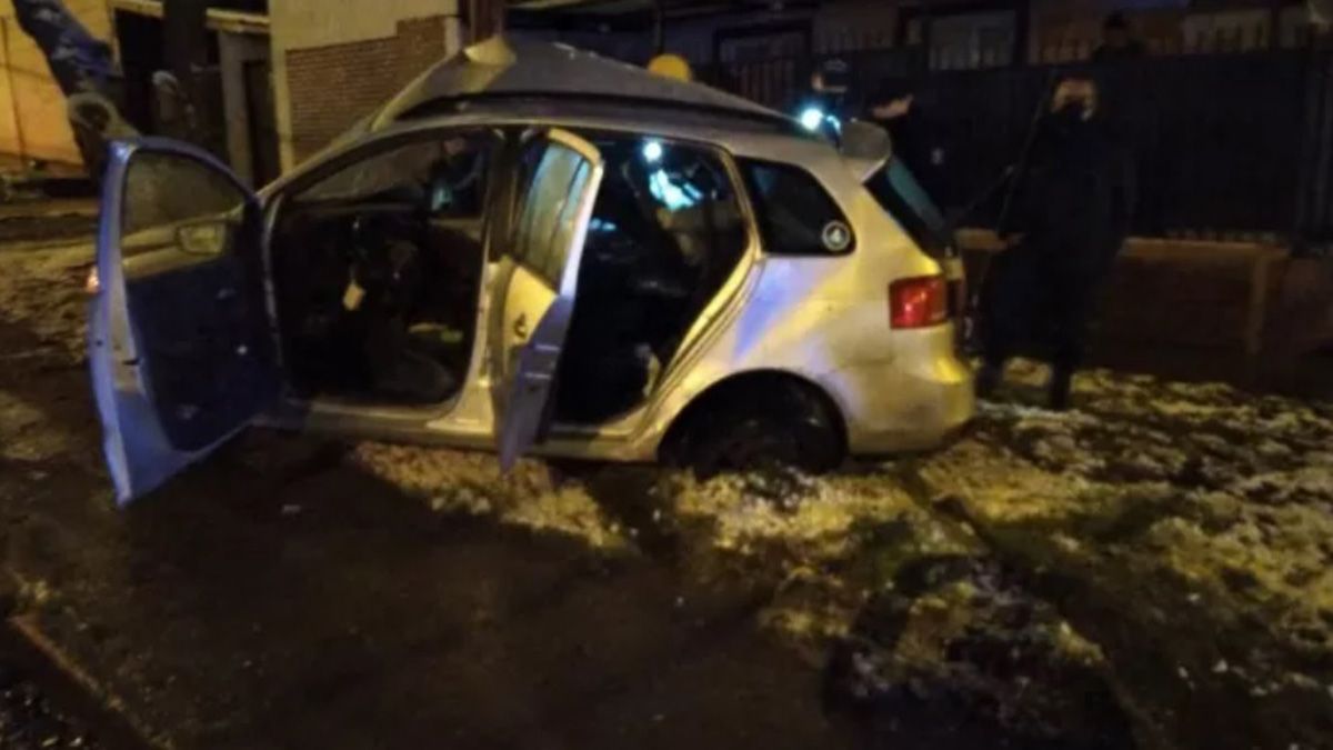 El remisero impactó contra una columna de alumbrado, en Calafate, luego de chocar con la camioneta que consucía el piloto de automovilismo Cristóbal Riestra