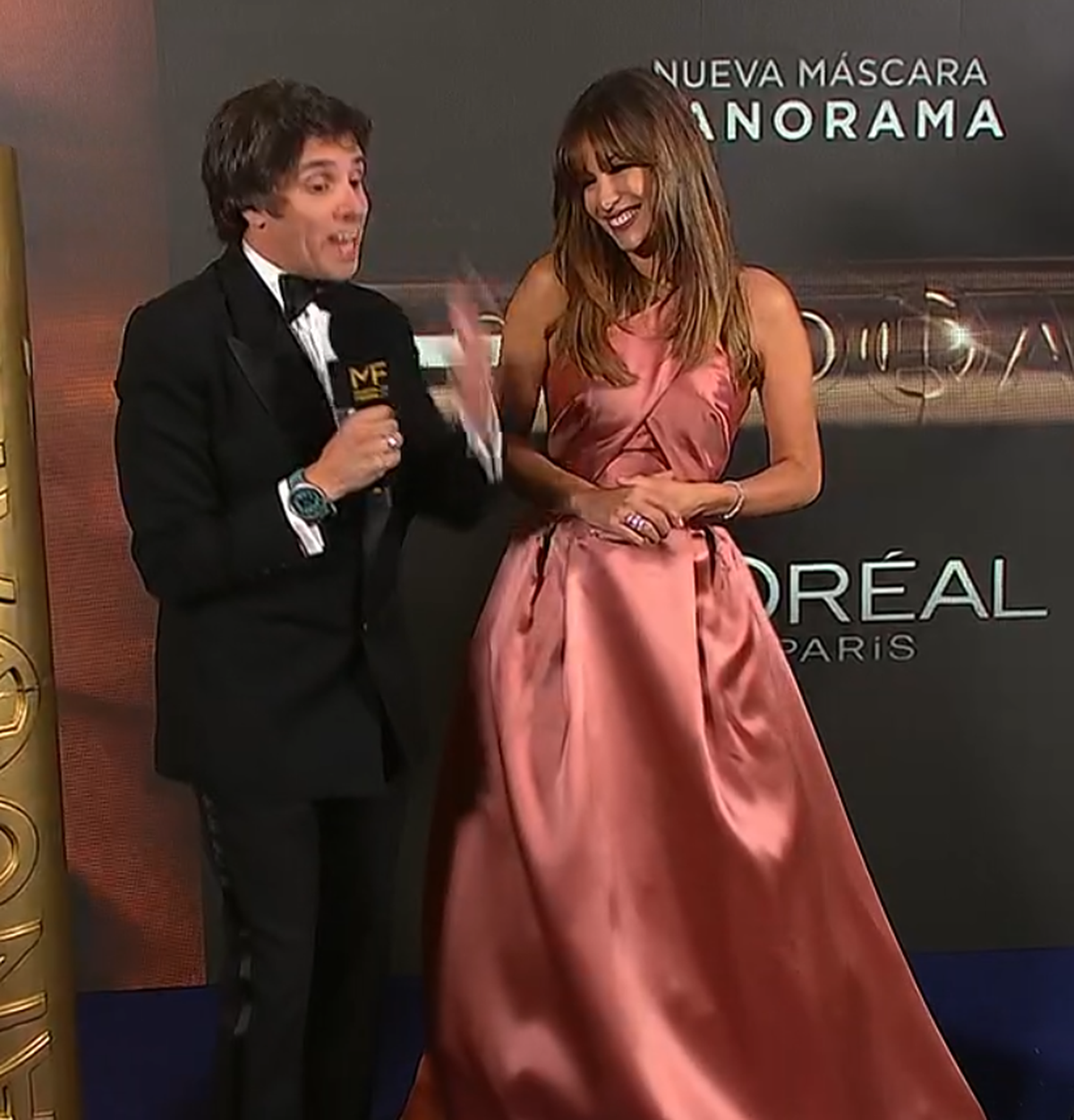 Desde los Martín Fierro, Pampita confirma que es la reina del rosa empolvado furor y anticipa la primavera. Desde los Martín Fierro, Pampita confirma que es la reina del rosa empolvado furor y anticipa la primavera.