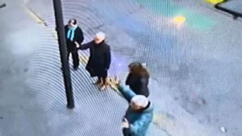 Video: un grupo de personas realizó un extraño rito para 