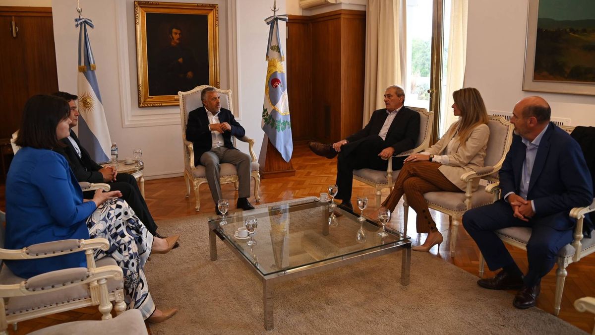 Alfredo Cornejo durante el encuentro con referentes de la Cámara de Comercio de Estados Unidos.