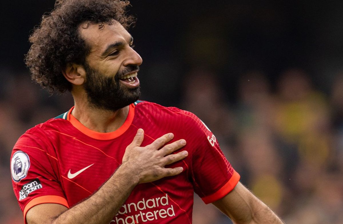 Salah hizo un golazo y Liverpool es puntero e invicto