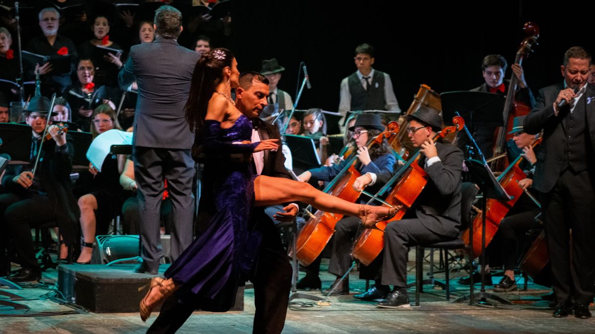 Orquestango es la obra literaria de Fernando Toledo y que salió de gira a Buenos Aires.