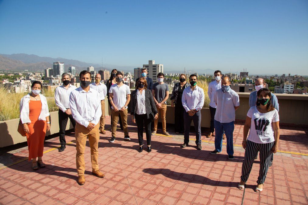 Ulpiano Suarez firmó el memorándum de entendimiento que crea la Comunidad B Mendoza.&nbsp; 