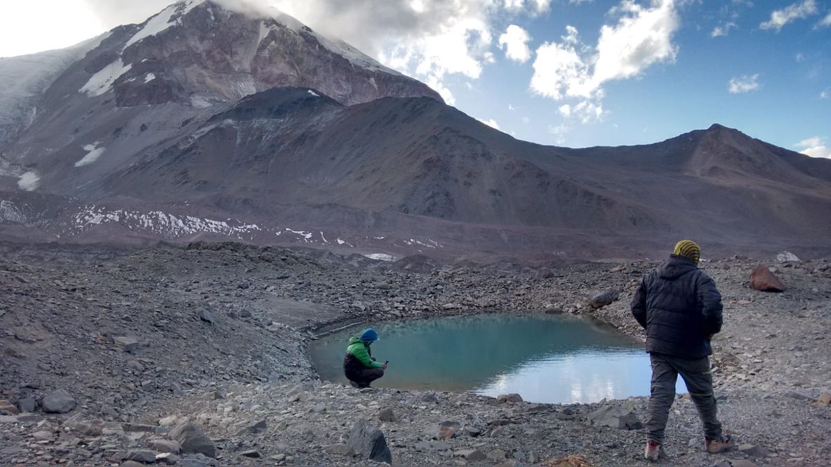 Lagunas y ríos en medio de la cordillera atraviesa este sendero pensado para el turismo de montaña. Lagunas y ríos en medio de la cordillera atraviesa este sendero pensado para el turismo de montaña.