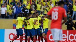Ecuador goleó a Chile y se consolidó entre los primeros puestos