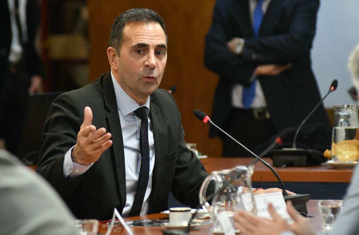 El secretario de Trabajo, Julio Cordero, convocará a la CGT y a empresarios.