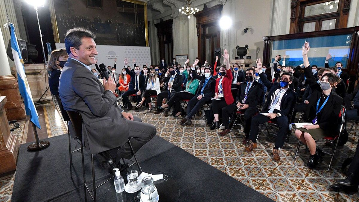 Sergio Massa escuchó en el Congreso a jóvenes estudiantes universitarios y profesionales