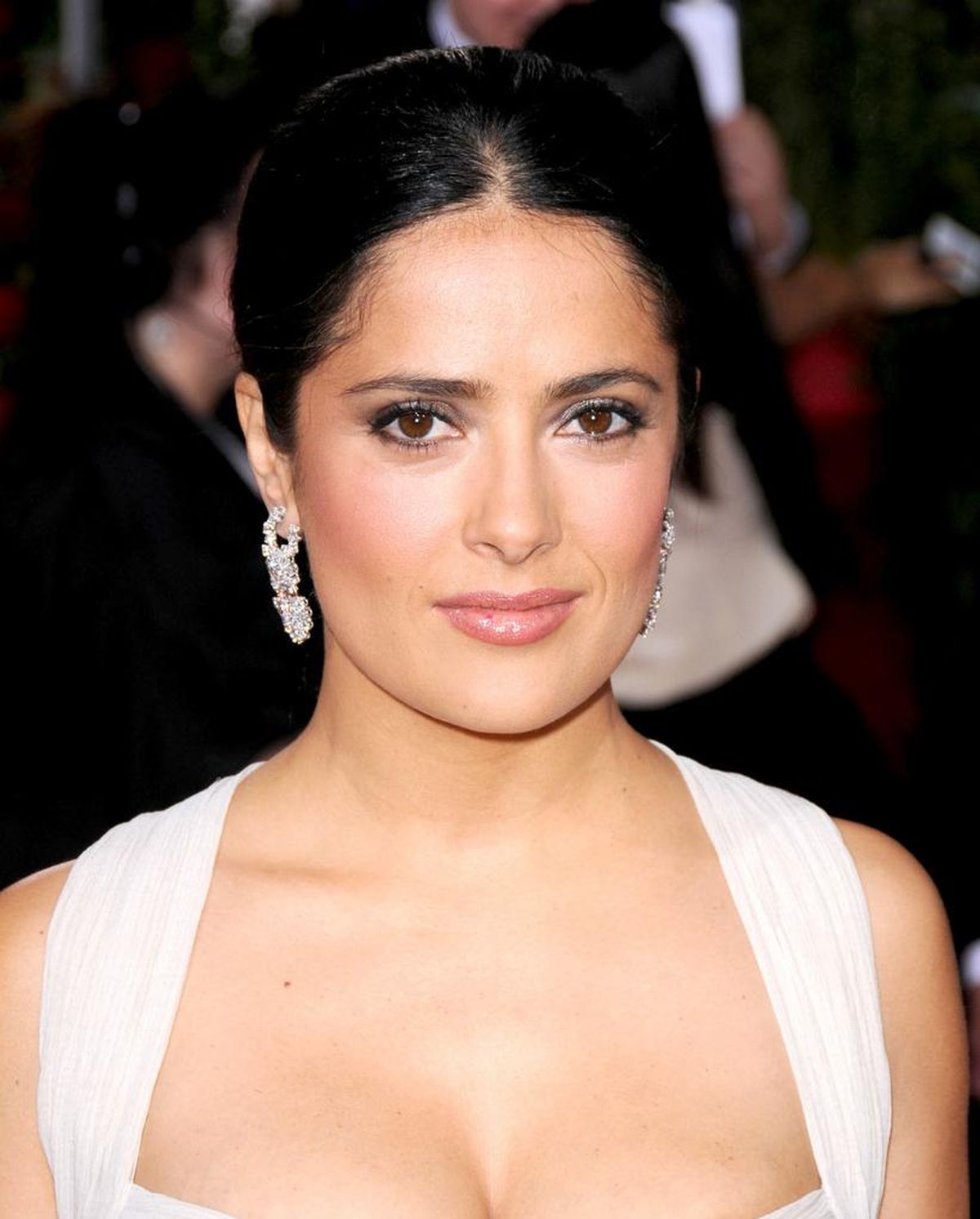 Salma Hayek asegura que no lava su cara por las mañanas. 