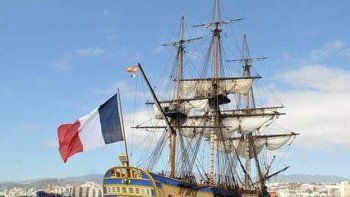 Retorna a Francia la réplica de un barco histórico