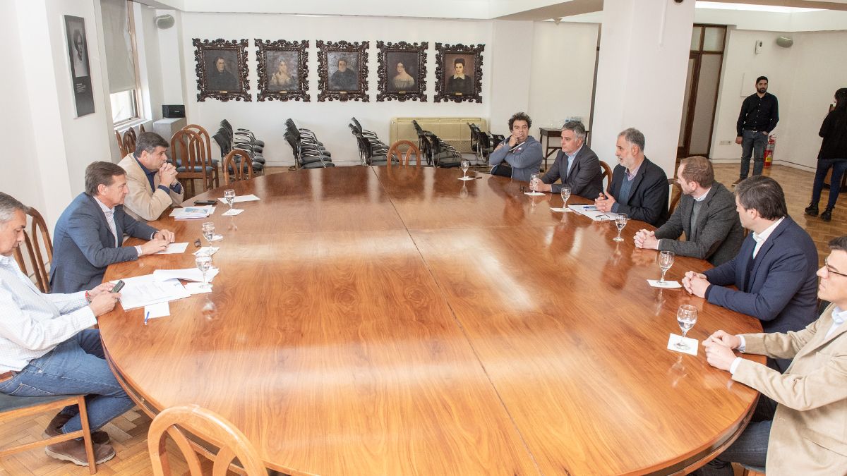 El encuentro del gobernador Rodolfo Suarez con representantes de Bodegas de Argentina.