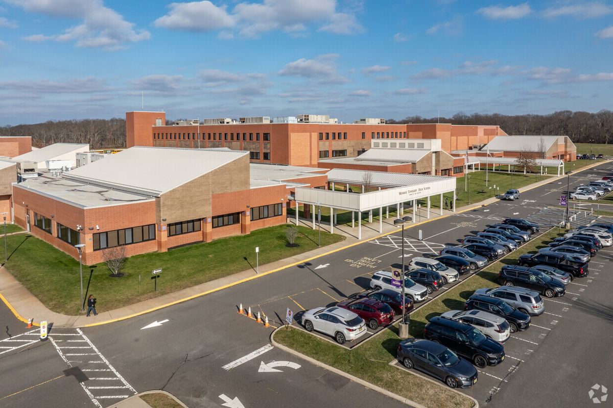 El lugar se caracteriza por su buena educación y su tranquilidad. El lugar se caracteriza por su buena educación y su tranquilidad.