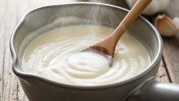 Con solo 4 ingredientes puedes preparar salsa blanca casera: la receta con maicena y en pocos minutos Con solo 4 ingredientes puedes preparar salsa blanca casera: la receta con maicena y en pocos minutos