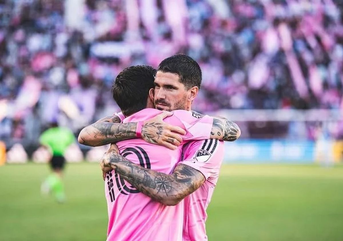 Mientras que Rodrigo De Paul no figura entre los primeros 50, Lionel Messi lidera la lista.