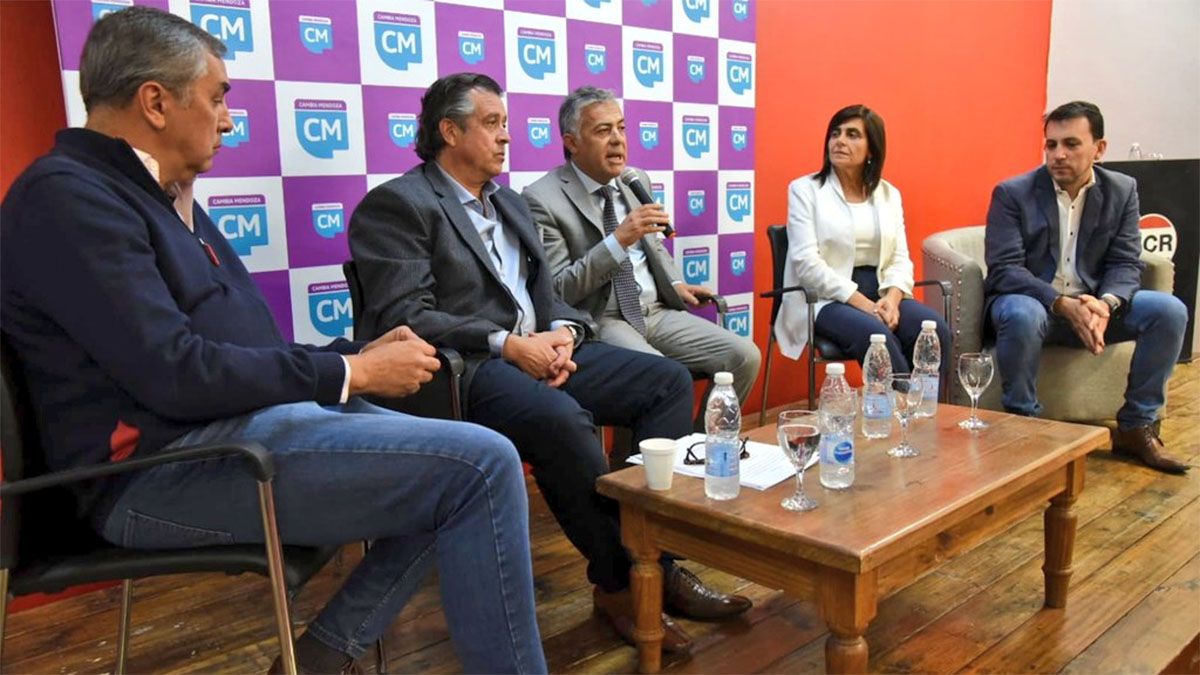 De Cambia Mendoza, Enrique Vaquié, Víctor Ibañez, Alfredo Cornejo, Mariana Juri y Tadeo García Zalazar.