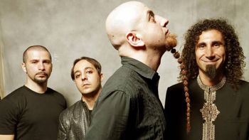 La Scaloneta los arruinó: System of a Down tildó de mufa a Oasis por la eliminación de Inglaterra