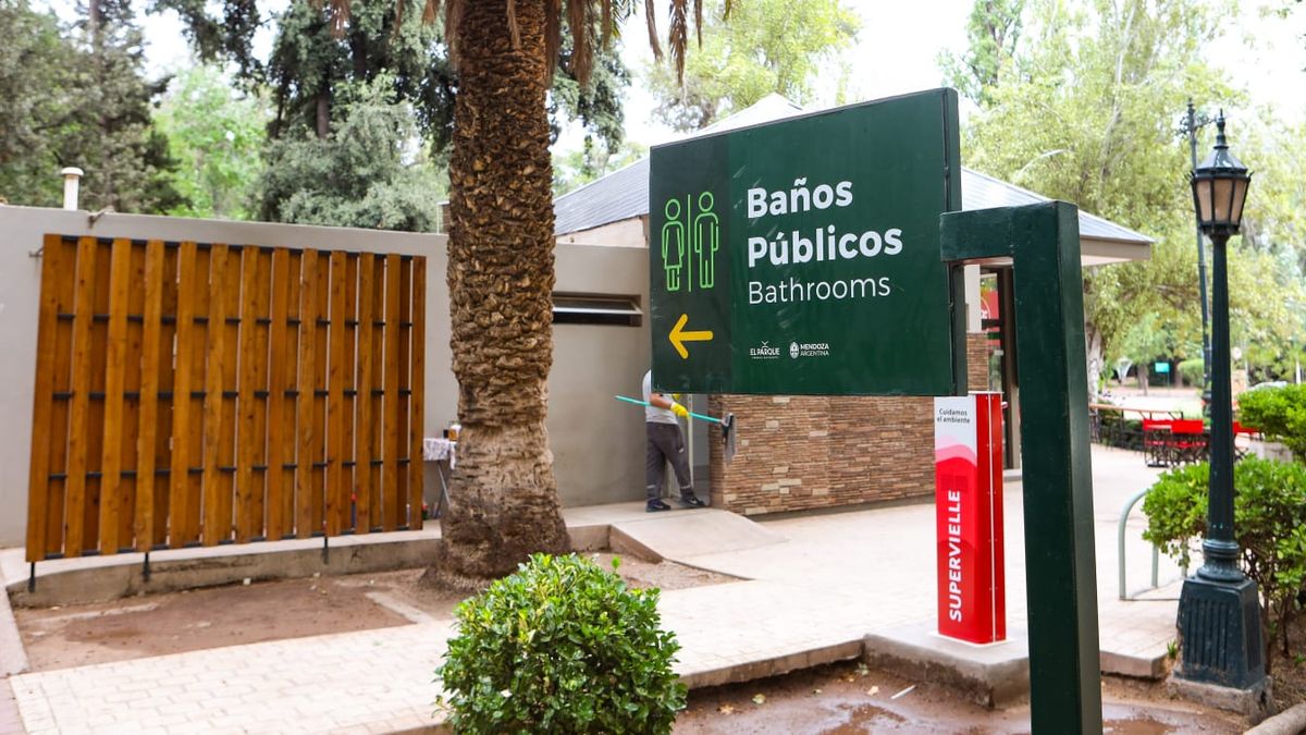 Baños públicos que no todos los usuarios del Parque General San Martín sabían que existían.