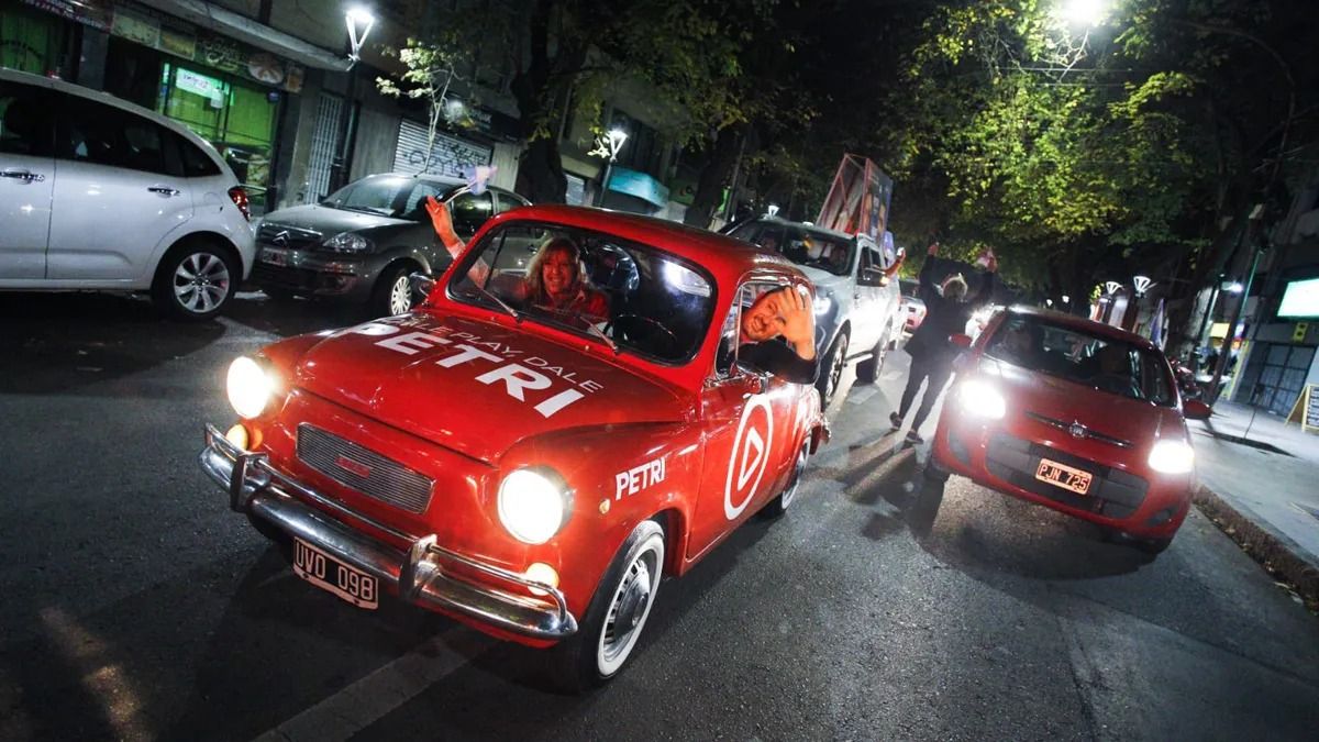 La "Petrineta" recorriendo las calles del Gran Mendoza.