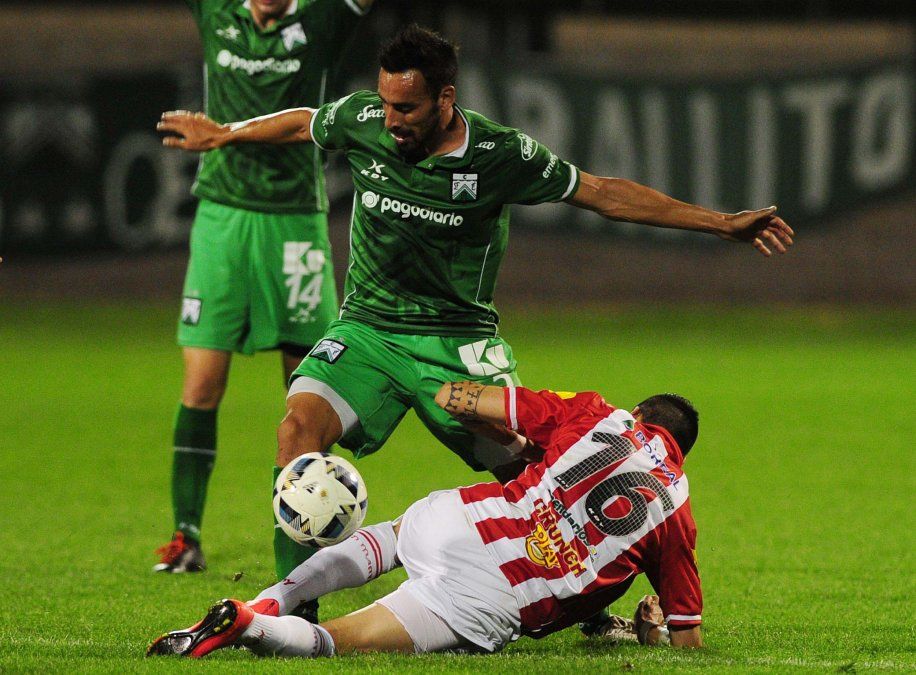 Ferro no pudo subirse a la punta