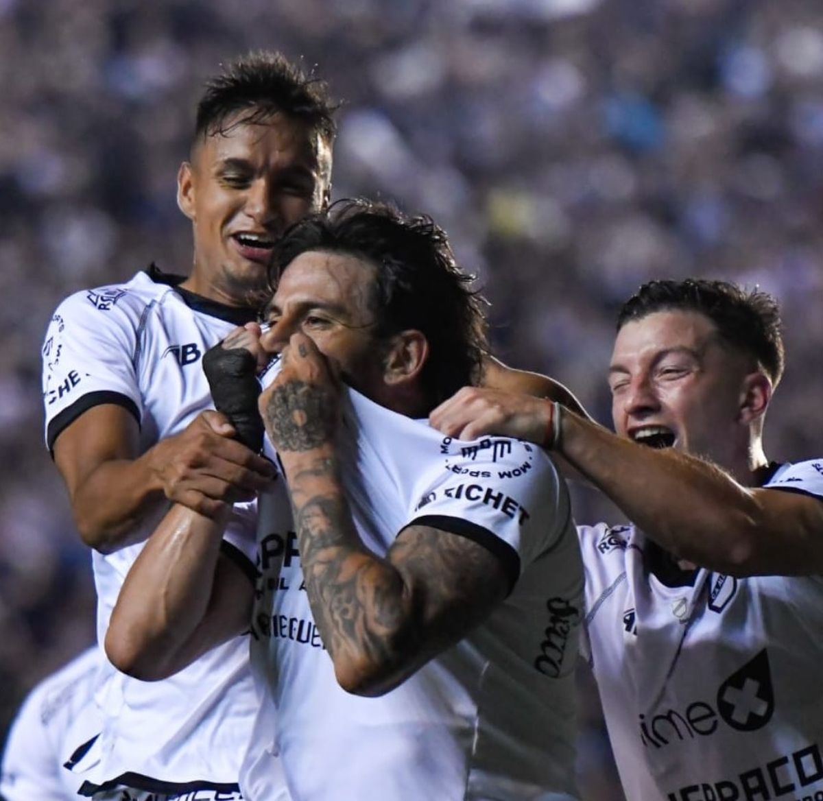 All Boys dejó afuera a Colón y sueña con jugar en Primera División. All Boys dejó afuera a Colón y sueña con jugar en Primera División.