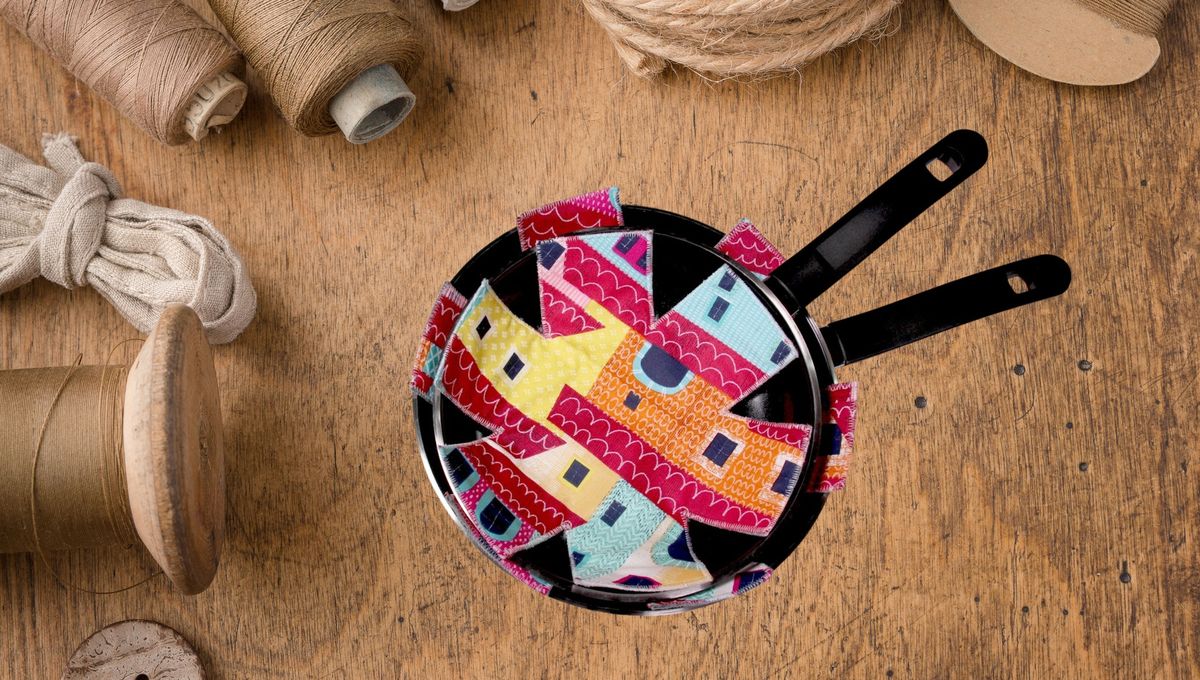 Gracias a este truco la sartén se mantiene protegida y libre de marcas. Gracias a este truco la sartén se mantiene protegida y libre de marcas.