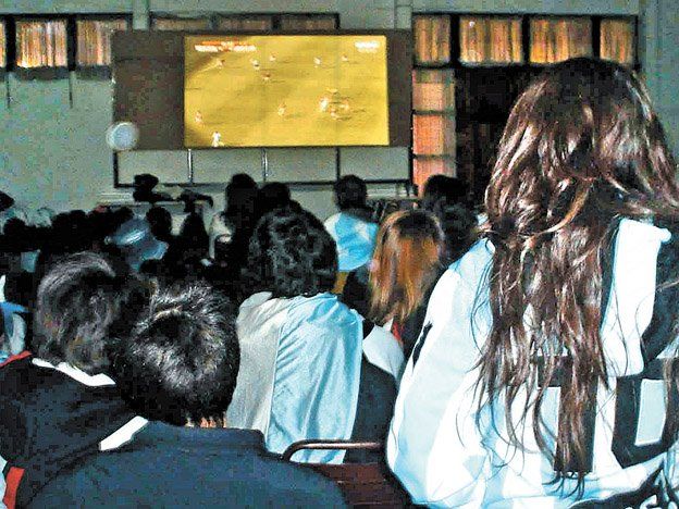 Los chicos de las escuelas de Mendoza podrán ver el partido de Argentina Polonia del Mundial Qatar 2022 en la escuela, el próximo miércoles 30 de noviembre a las 16. El horario de entrada y salida no cambiará