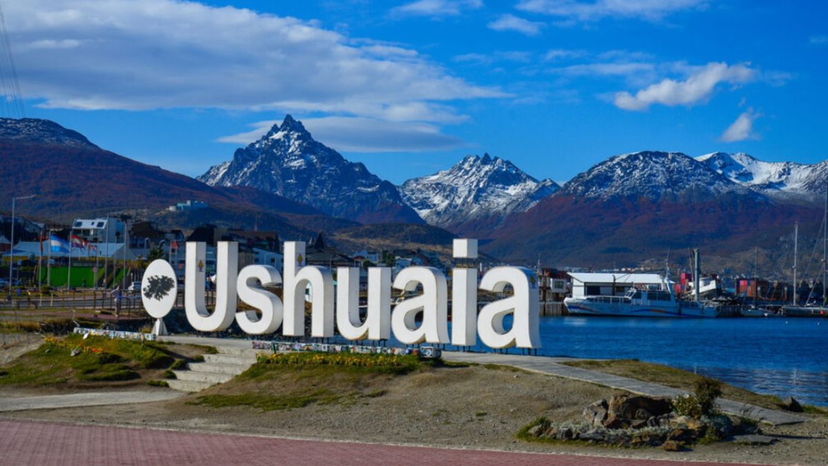 Visitar la ciudad de Ushuaia para pasar unas cortas vacaciones es una elección soñada, aunque los costos son algo elevados Visitar la ciudad de Ushuaia para pasar unas cortas vacaciones es una elección soñada, aunque los costos son algo elevados