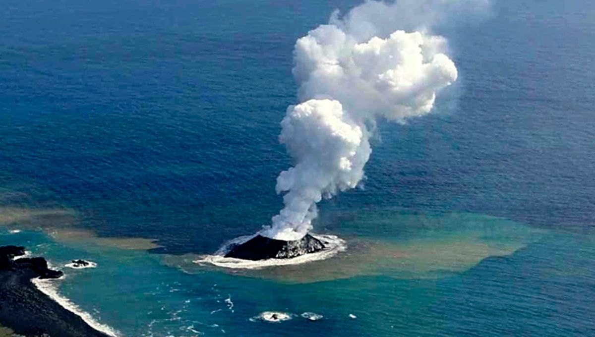 La isla que está a punto de nacer de un volcán submarino de casi 4.000 metros