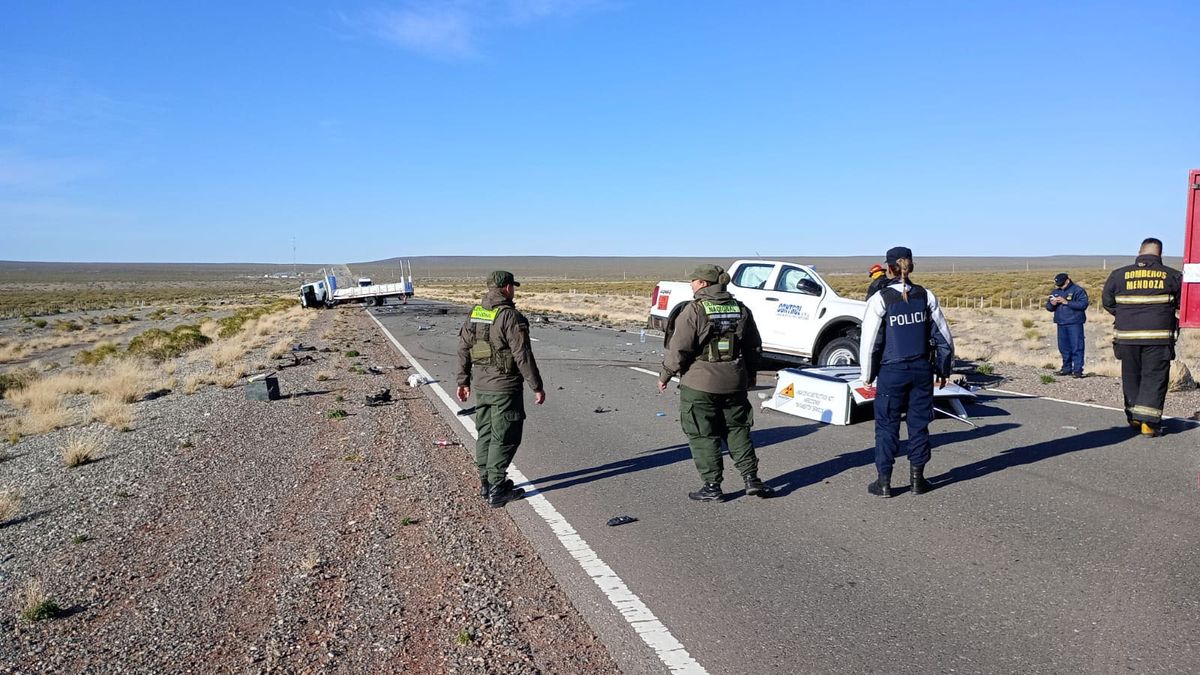 El accidente ocurrió en la Ruta 40, a dos kilómetros de la planta de YPF de Malargüe. El accidente ocurrió en la Ruta 40, a dos kilómetros de la planta de YPF de Malargüe.