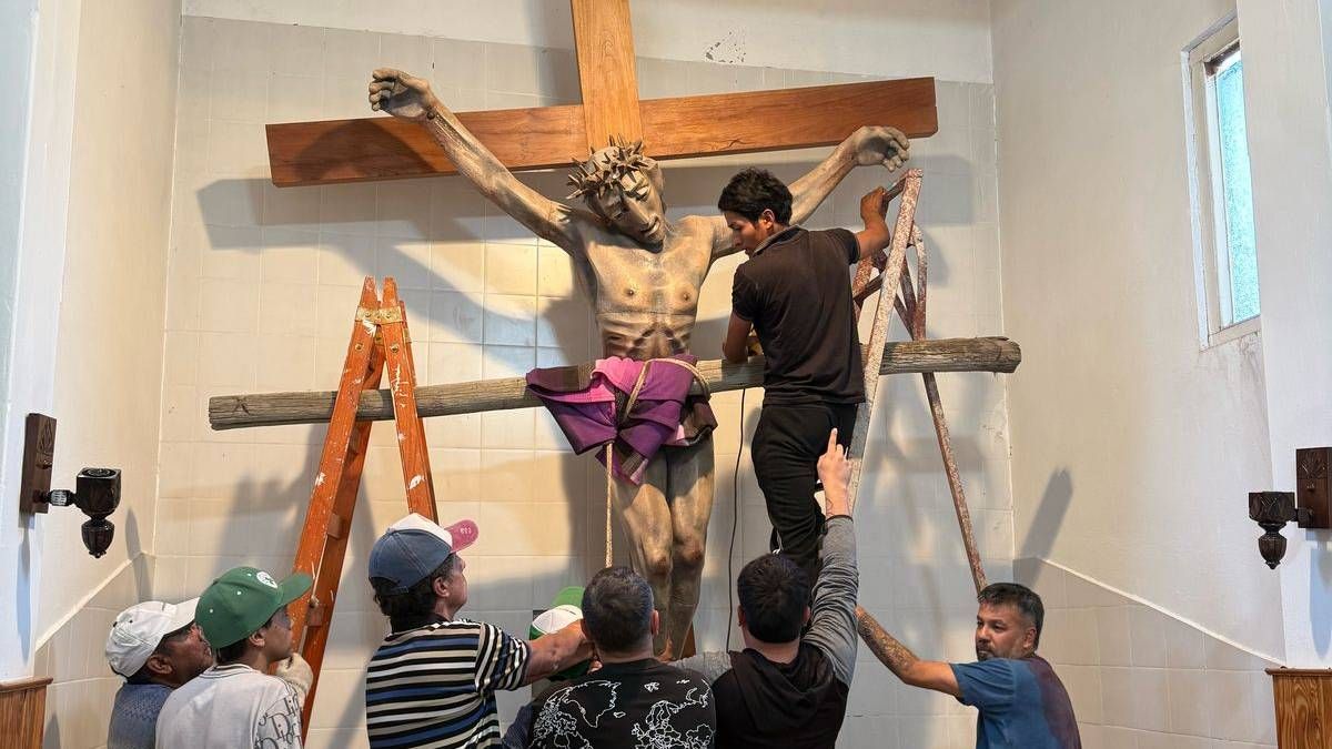 El Cristo, todo un emblema en la vieja parroquia y en la comunidad católica. El Cristo, todo un emblema en la vieja parroquia y en la comunidad católica.