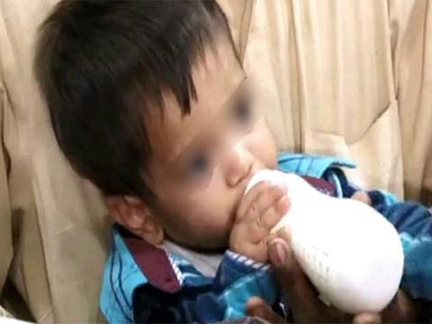 Insólito: un bebé de nueve meses fue acusado supuestamente de planificar asesinato en Pakistán