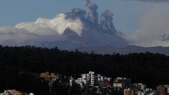 Decenas de poblados de Ecuador sufren las cenizas de un volcán