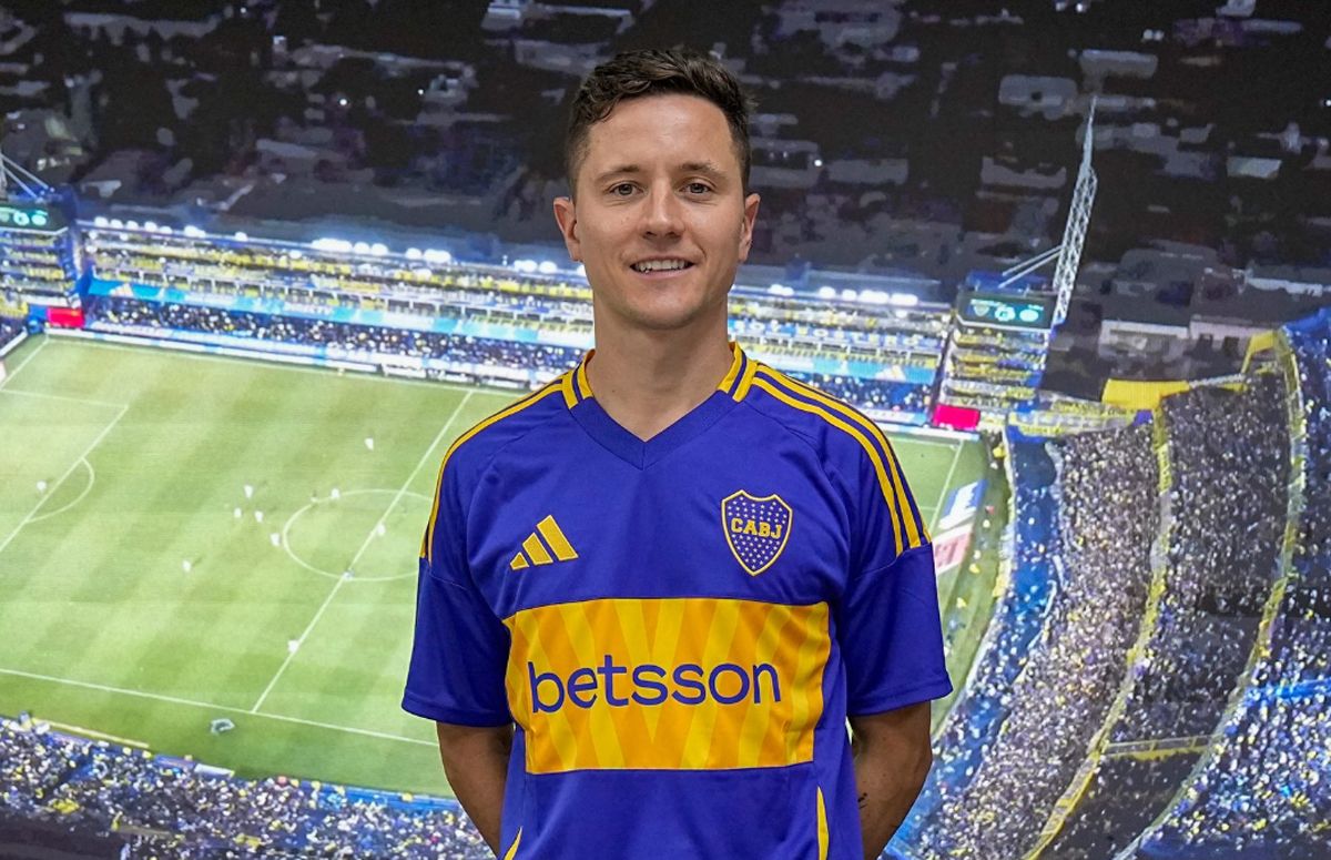 Herrera con su nueva camiseta.