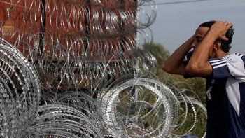 Hungría cerró el paso a refugiados en la frontera con Serbia