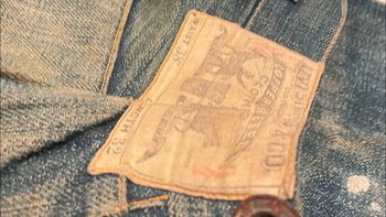 Subastaron unos jeans usados marca Levi's de 1880 