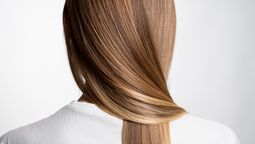 Si quieres tener un pelo sano y hermoso, lee este artículo. Imagen: Freepik